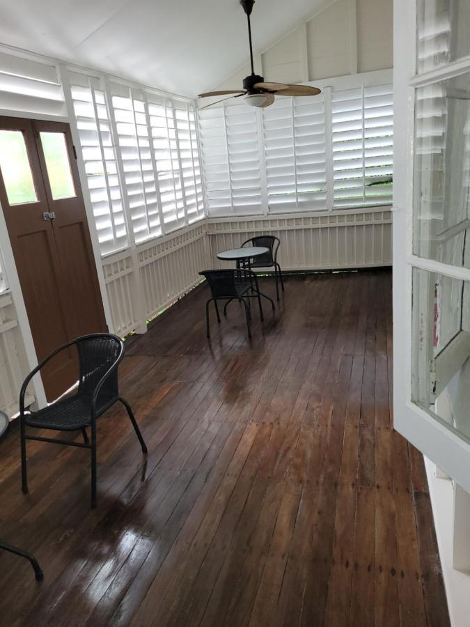 بيت شباب جيكوس باكباكرز كيرنز المظهر الخارجي الصورة A balcony in a house