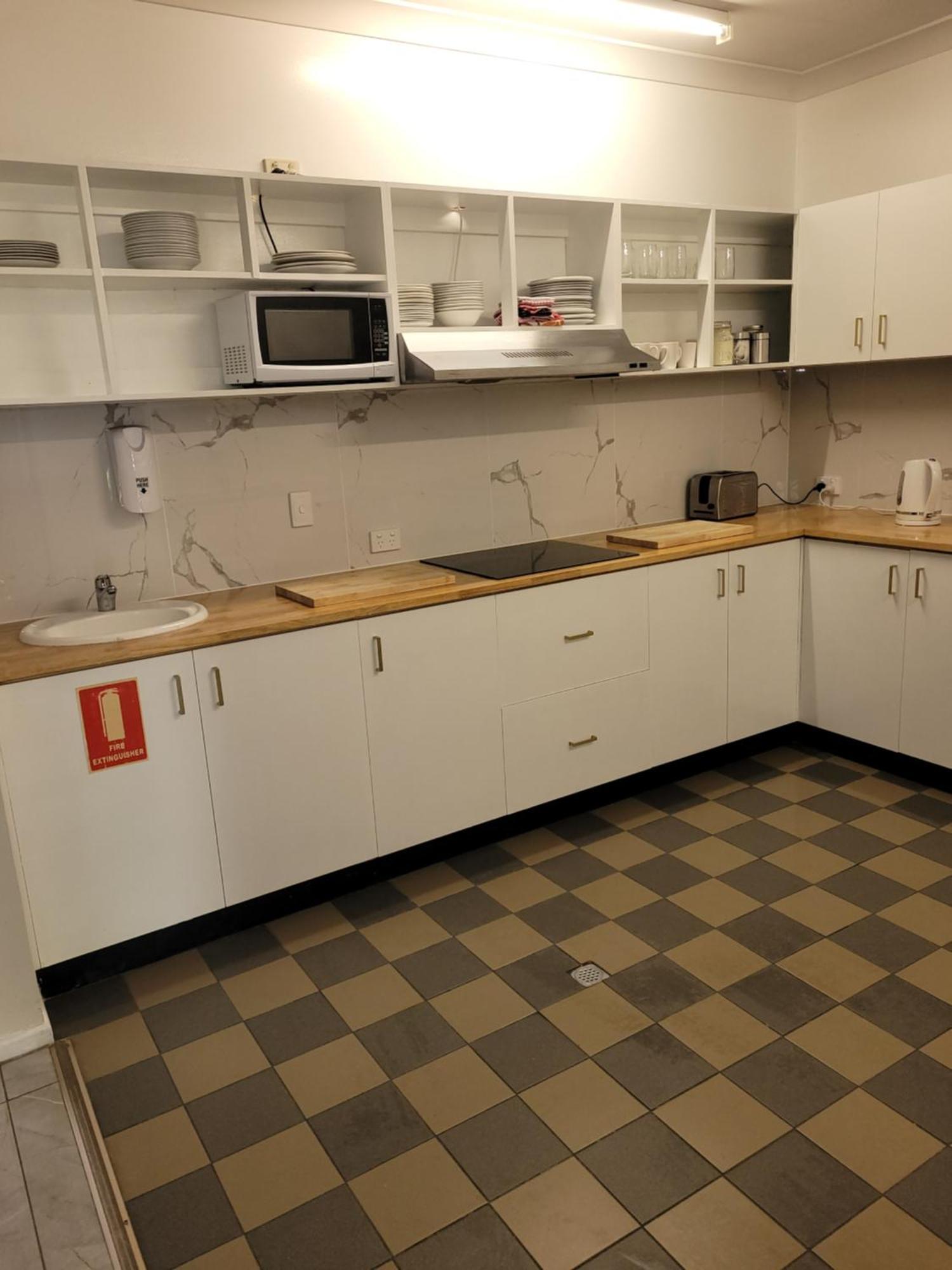 بيت شباب جيكوس باكباكرز كيرنز المظهر الخارجي الصورة A kitchen in a student apartment