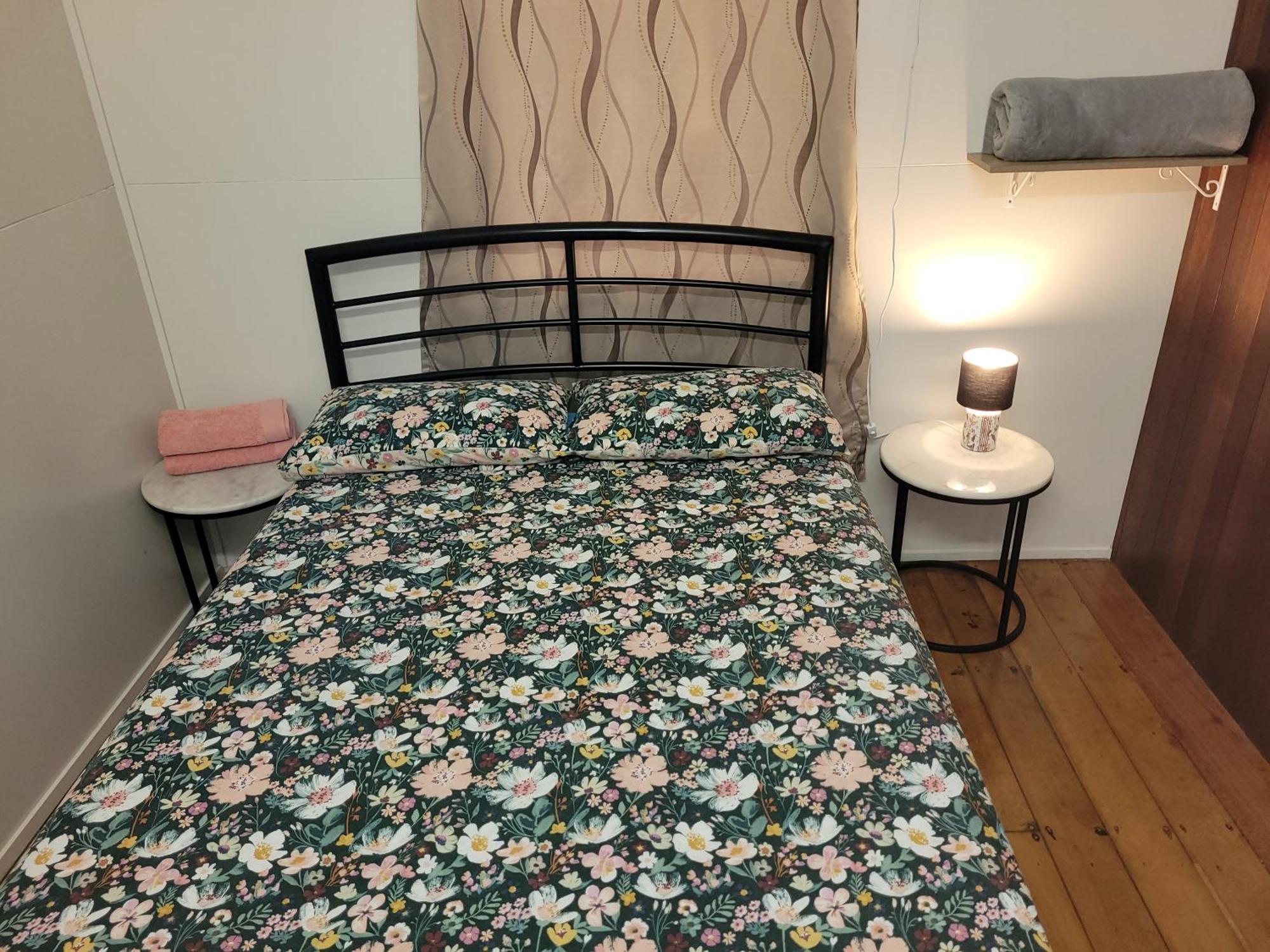 بيت شباب جيكوس باكباكرز كيرنز المظهر الخارجي الصورة A bed with a mattress