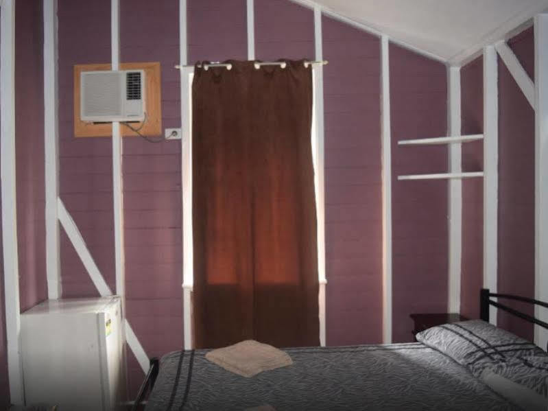 بيت شباب جيكوس باكباكرز كيرنز المظهر الخارجي الصورة A room in a typical Japanese capsule hotel